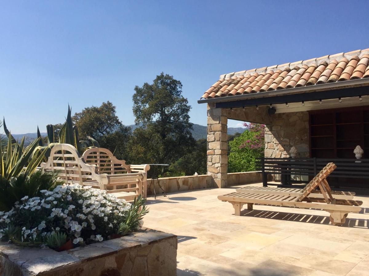 Bed and Breakfast Les Aurochs Grimaud Exterior foto