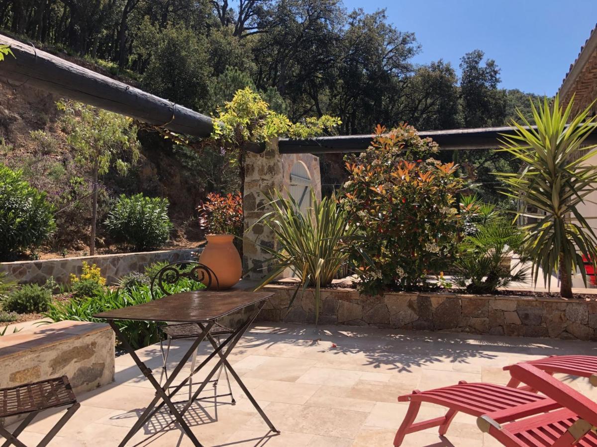 Bed and Breakfast Les Aurochs Grimaud Exterior foto