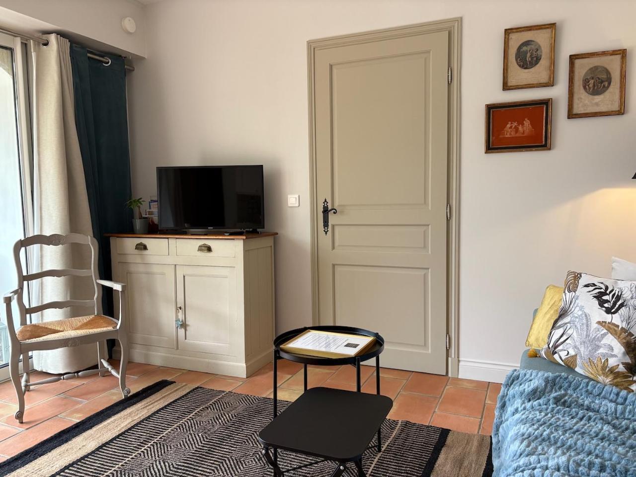 Bed and Breakfast Les Aurochs Grimaud Exterior foto
